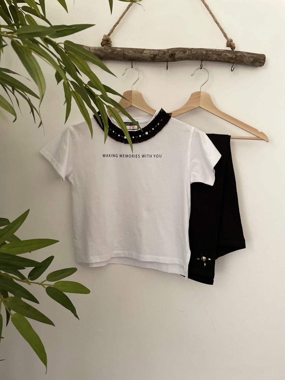 T-shirt gioiello girl col. bianco con applicazione castoni e stampa