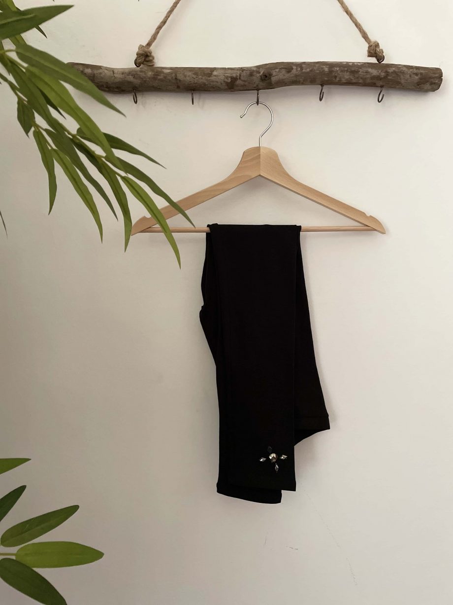 Leggings girl col. nero con applicazione pietre sul fondo