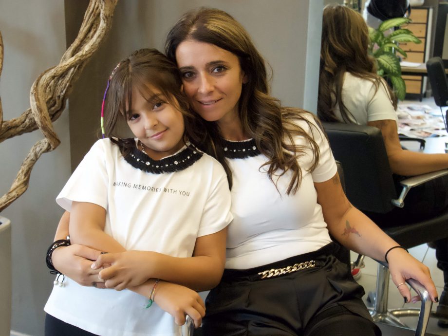 T-shirt gioiello girl col. bianco con applicazione castoni e stampa