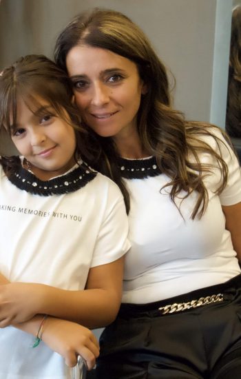 T-shirt gioiello girl col. bianco con applicazione castoni e stampa
