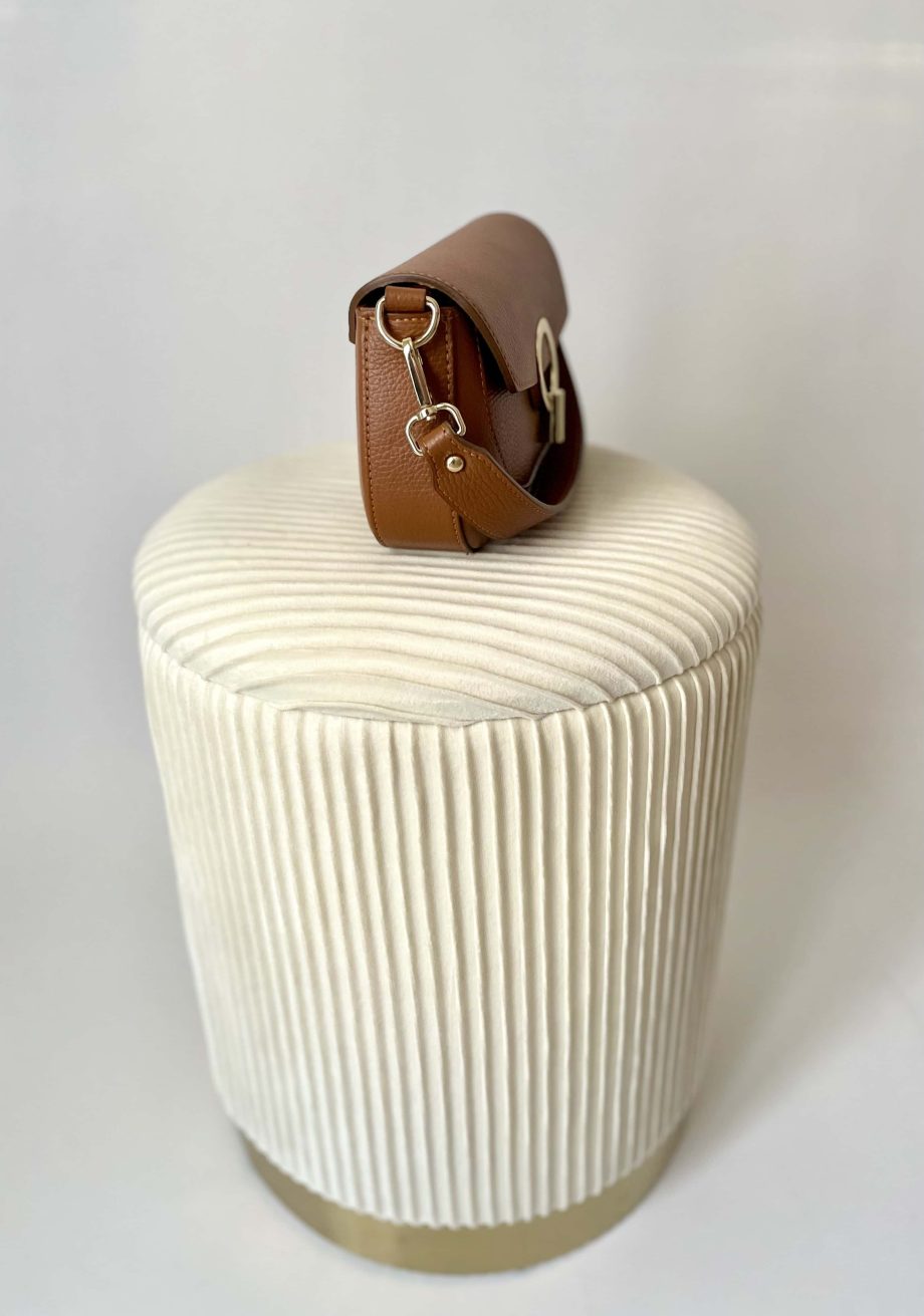 Borsa vera pelle con anello dorato