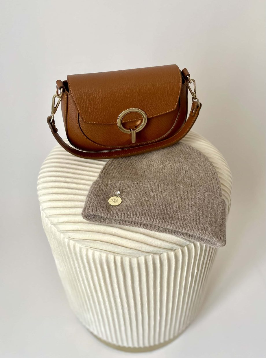 Borsa vera pelle con anello dorato