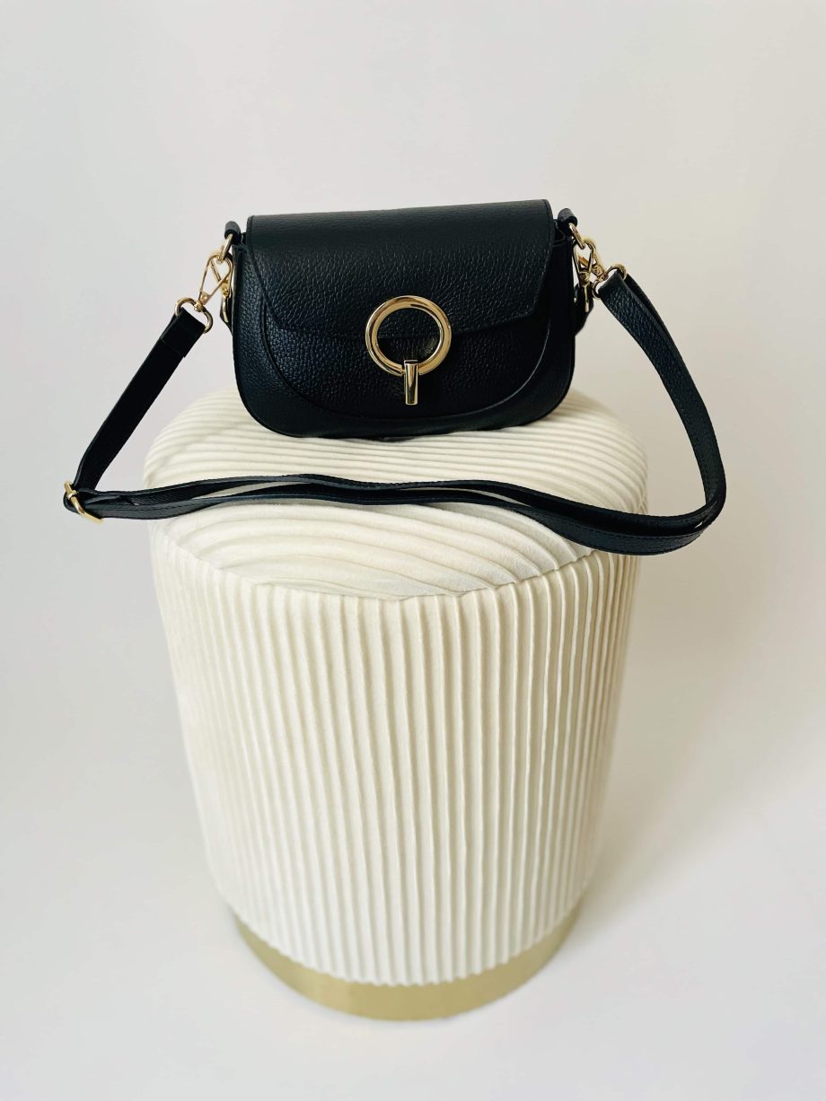 Borsa vera pelle con anello dorato var. nera