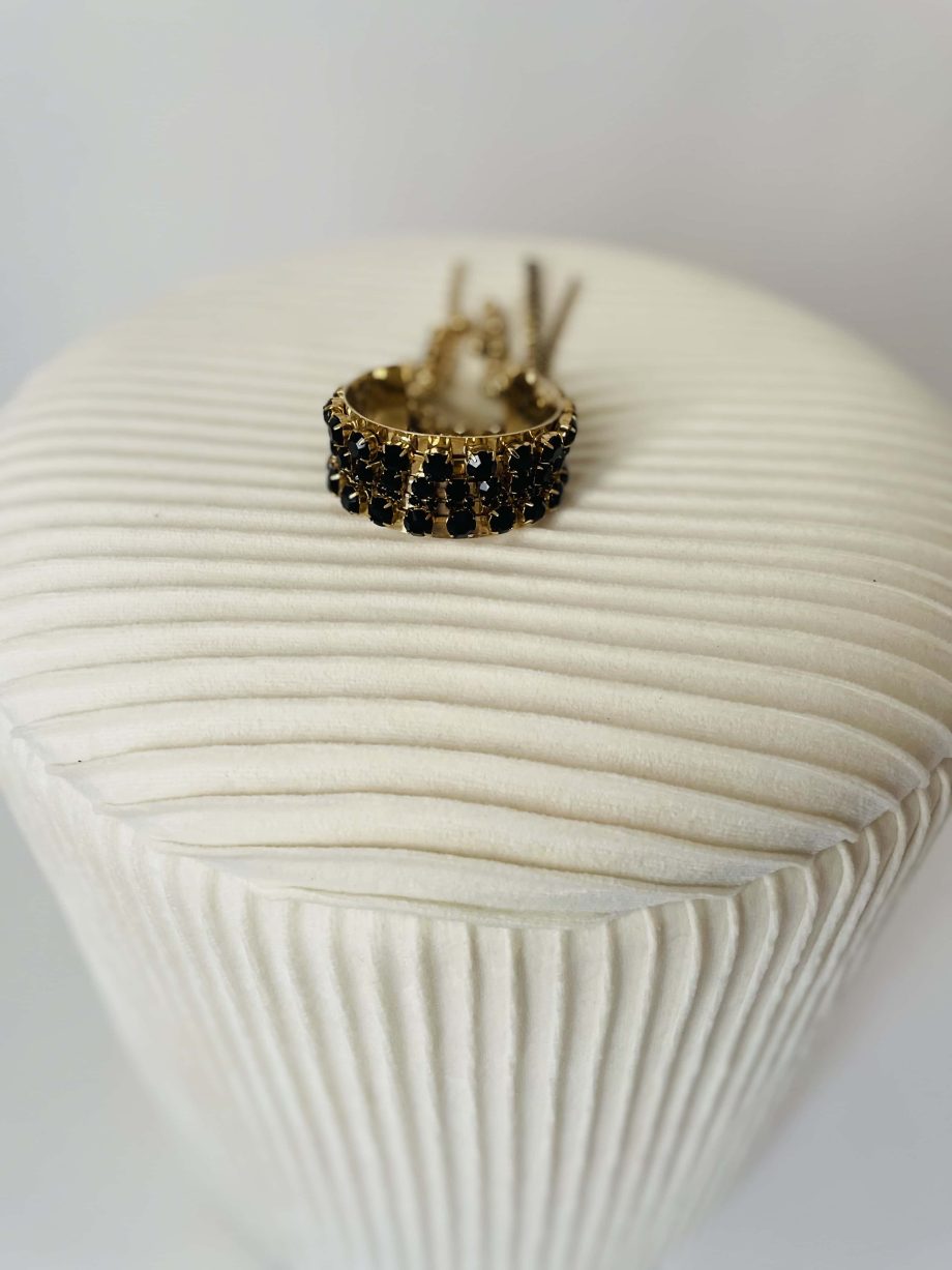 Bracciale rigido dorato con strass neri