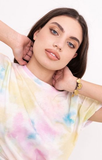 T-shirt tie-dye con nodo
