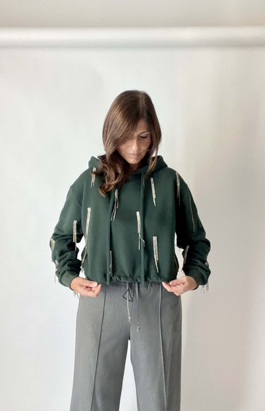 Mod. Cortina: felpa gioiello cappuccio con frange strass